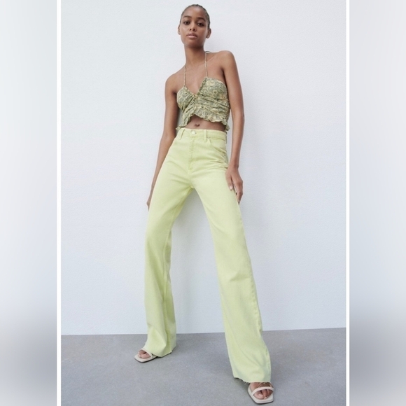 NWT ZARA Wide Leg Denim Jeans With Raw Hem In Light Green, Size 6 - Picture 1 of 13